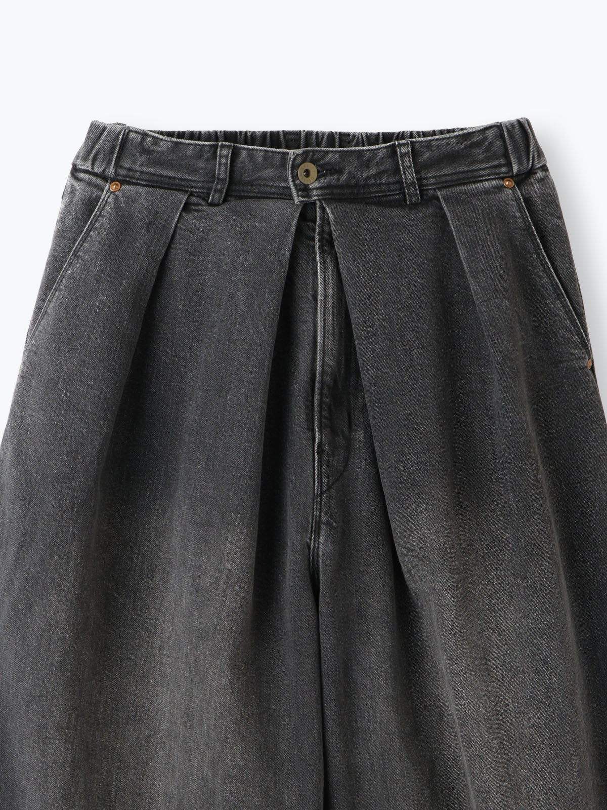 "NEW ARRIVAL" lelill レリル　タックワイドジーンズ
