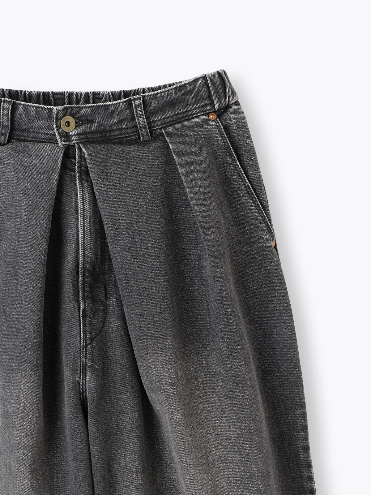 "NEW ARRIVAL" lelill レリル　タックワイドジーンズ
